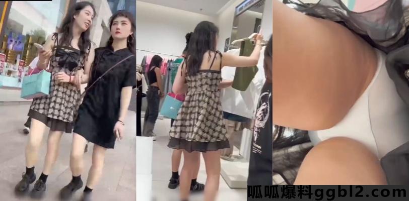 抄底大神出街偷拍两美女裙底风光 浅蓝色裤头子勾勒出骆驼趾形状在镜头前被一览无余! thumbnail