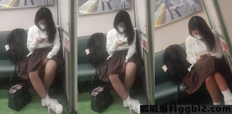 西安地铁一女子当众自慰 手指快速摩擦 表情享受 毫不知被人偷拍曝光网络! thumbnail