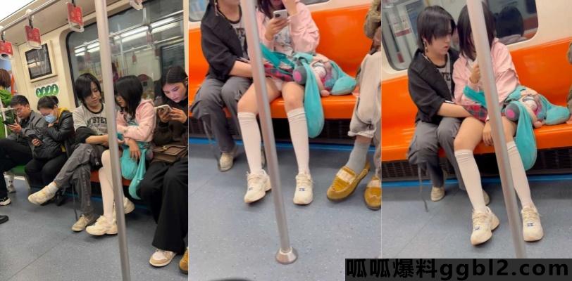 上海地铁7号线一对情侣车厢内做不雅动作 男子伸进女孩裤裆就是一顿掏 把旁边的小哥都看傻眼了! thumbnail