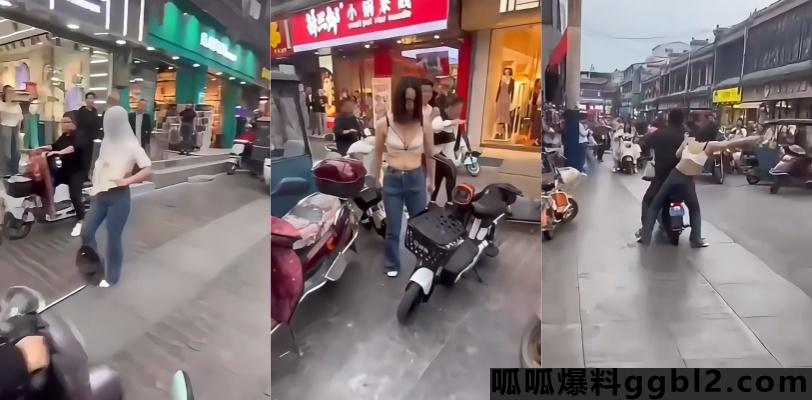 陕西渭南大荔西库道 一女子不知受到了什么精神刺激 当街脱衣服找路人撒泼! thumbnail